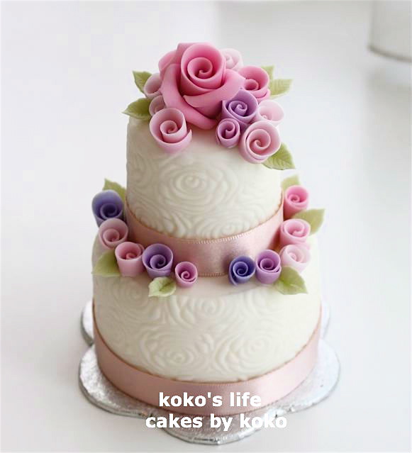 キュートでエレガントなミニウェディングケーキ An Elegant Cute Mini Wedding Cake Cakes By Koko Koko S Life