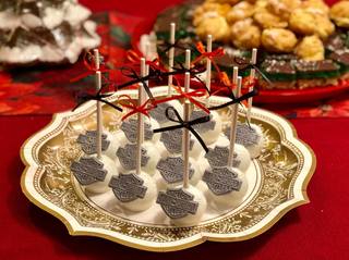 newyearcakepop.jpg