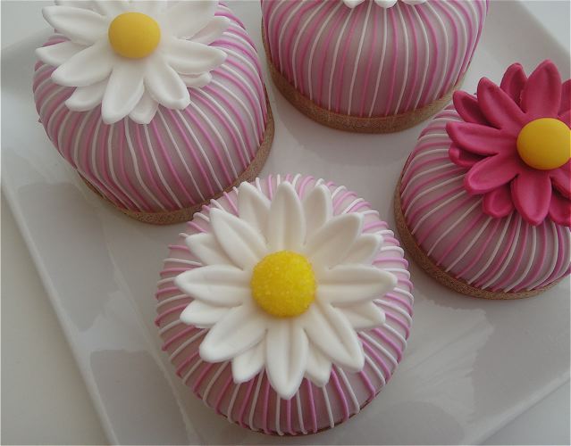 デイジーのストライピーケーキ Striped Daisy Cakes Cakes By Koko Koko S Life